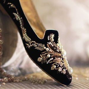 Beautiful custom made embellished luxurious velvet loafers. SIZE 8/7.5
